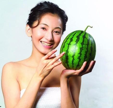 大脸盘子吃瓜视频素材下载,揭秘幕后制作过程